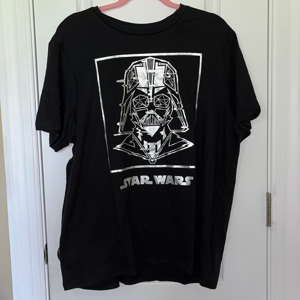 NWOT Men’s Disney Parks Star Wars Darth Vader Black Tee with Silver Design Sz XL